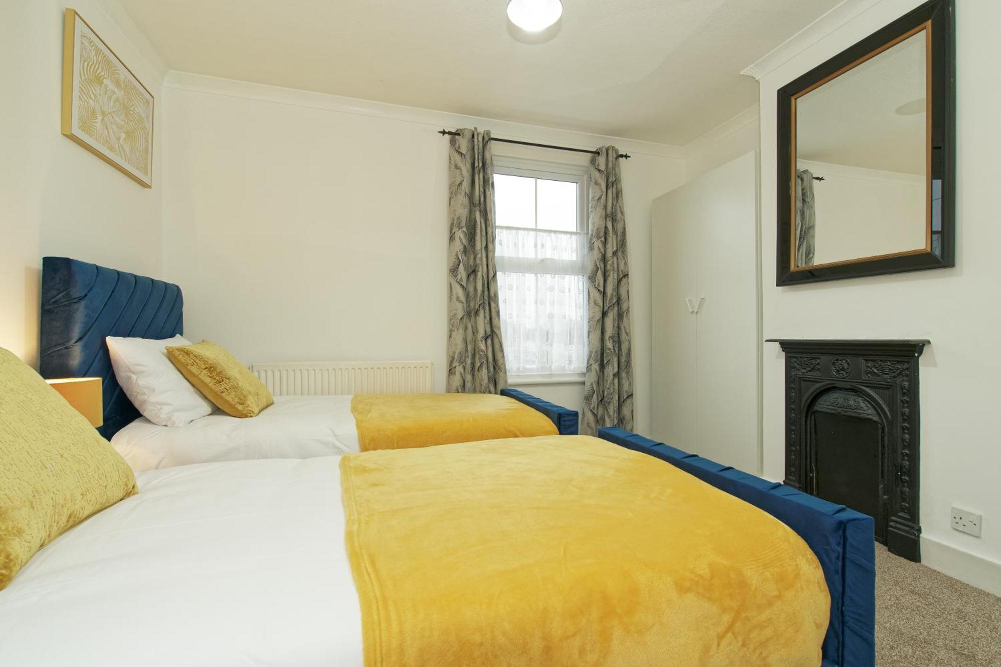 Lovely Luxury 3 Bed House Apartment Chatham  Exterior photo